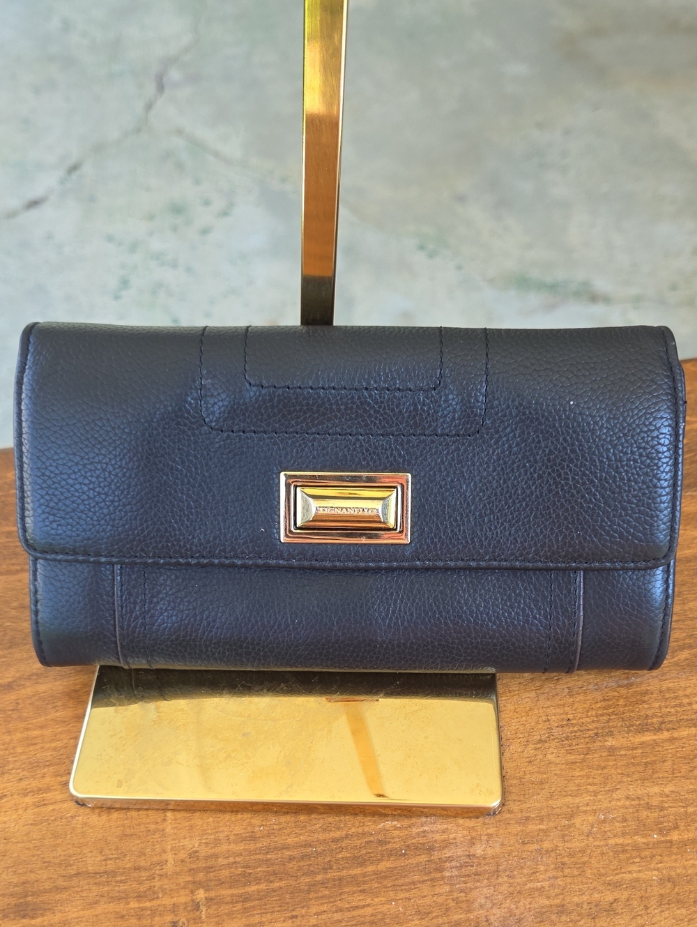 Tignanello Turnlock Black Leather Wallet $100 Retail GUC